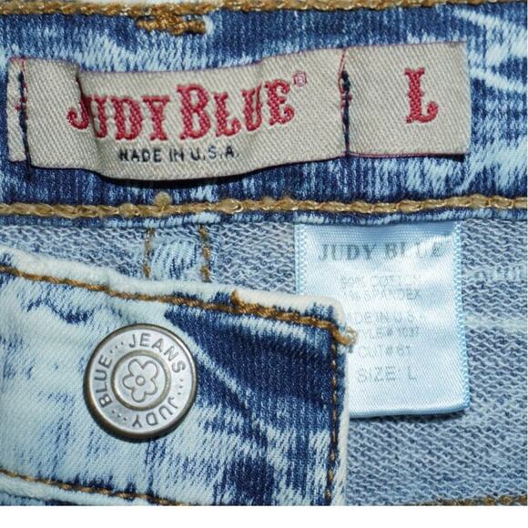 Judy Blue High Rise Acid Wash Distressed Denim Shorts – Size L – - Picture 3 of 4